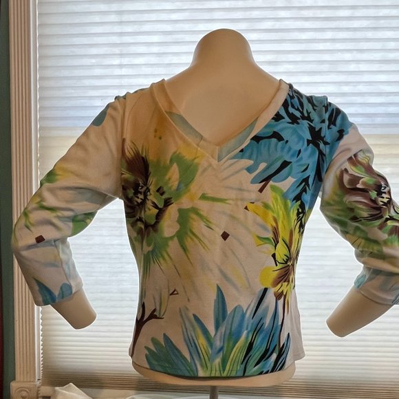 Cache DOUBLE V NECK LIGHT WEIGHT SWEATER WITH FLOWERS EMBLISHEMENTS NWOT SZ M - Picture 2 of 4